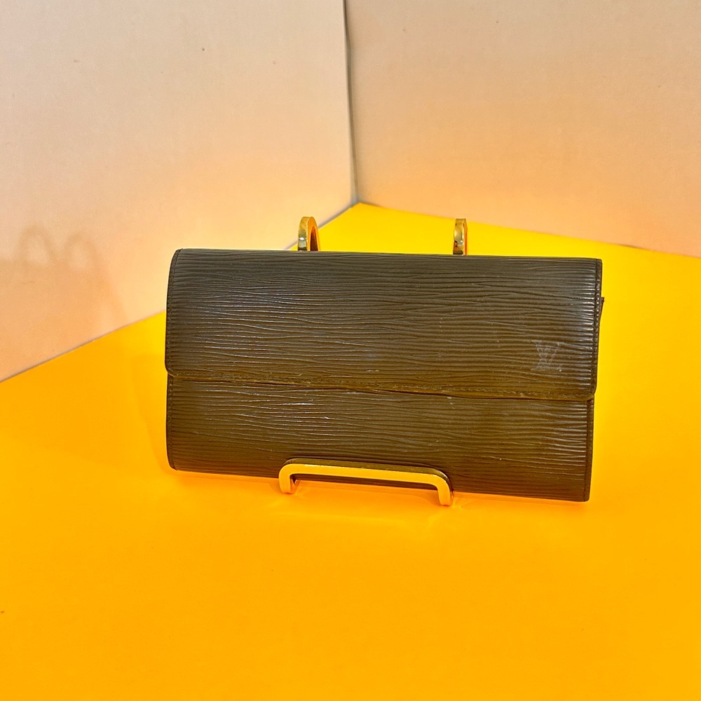 Louis Vuitton black epi Sarah wallet in excellent condition - Picture 7 of 16